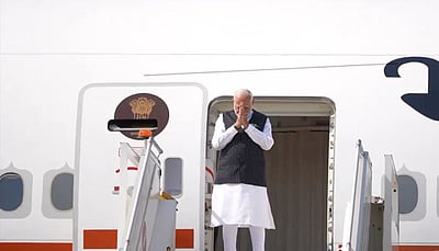 லாவோஸ் நாட்டுக்குப் புறப்பட்டார் பிரதமர் மோடி!